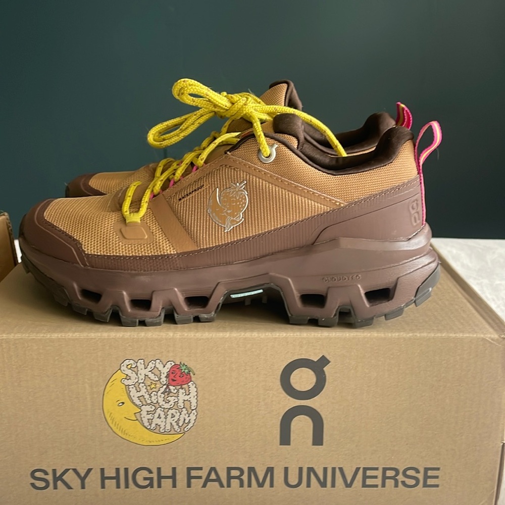 ON + Sky High Farms collab | cloudrock | low | waterproof | W5